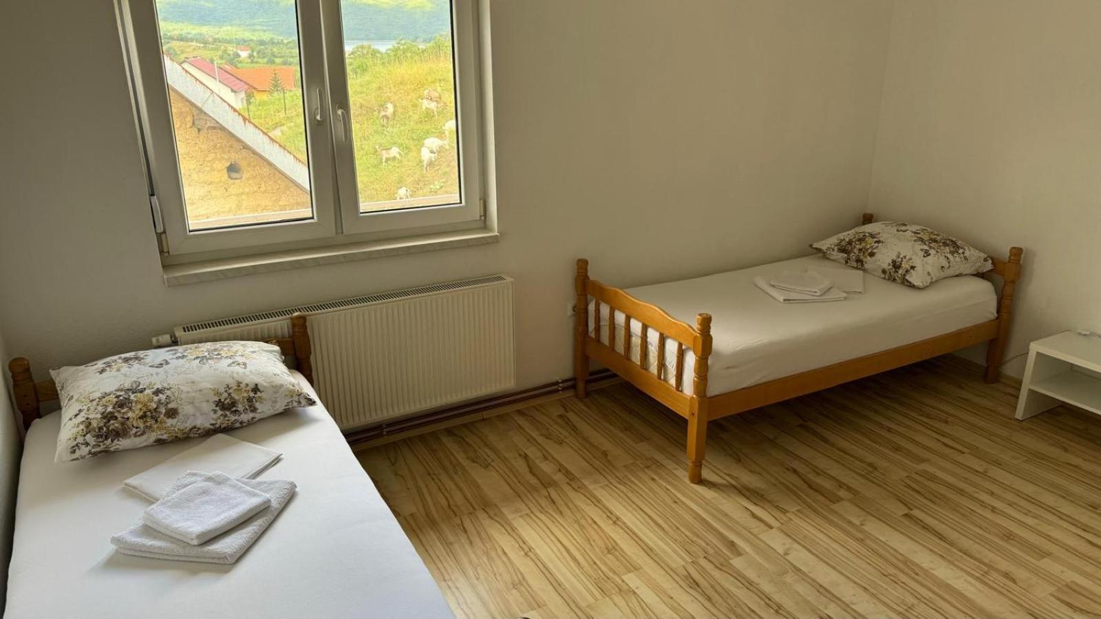 Apartman Malekin Daire Prozor Dış mekan fotoğraf